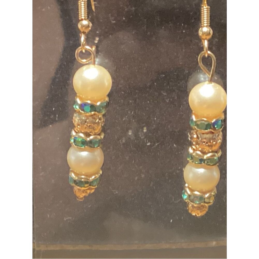 NWOT. Goldtone Faux Pearl Drop Earrings with Emerald Colored Crystal Accents